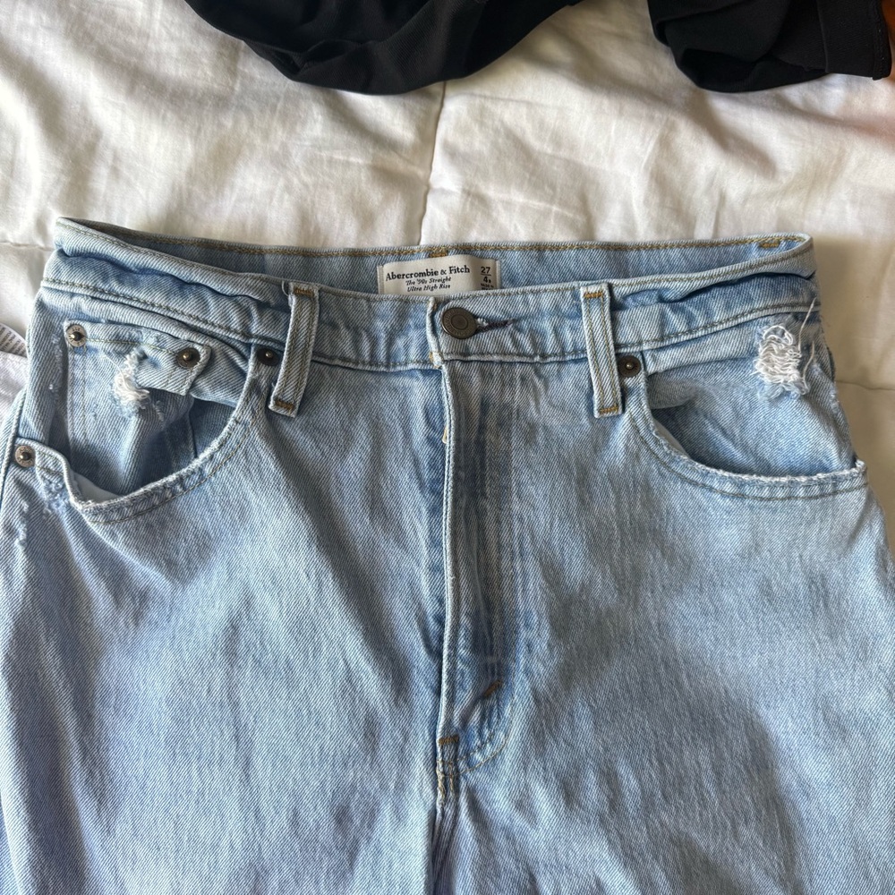 Abercrombie & Fitch Ultra High Rise 90s Straight Jean